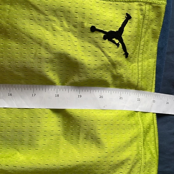 XL YOUTH. Jordan  lime-green basketball shorts haven’t been used once. - Picture 8 of 8